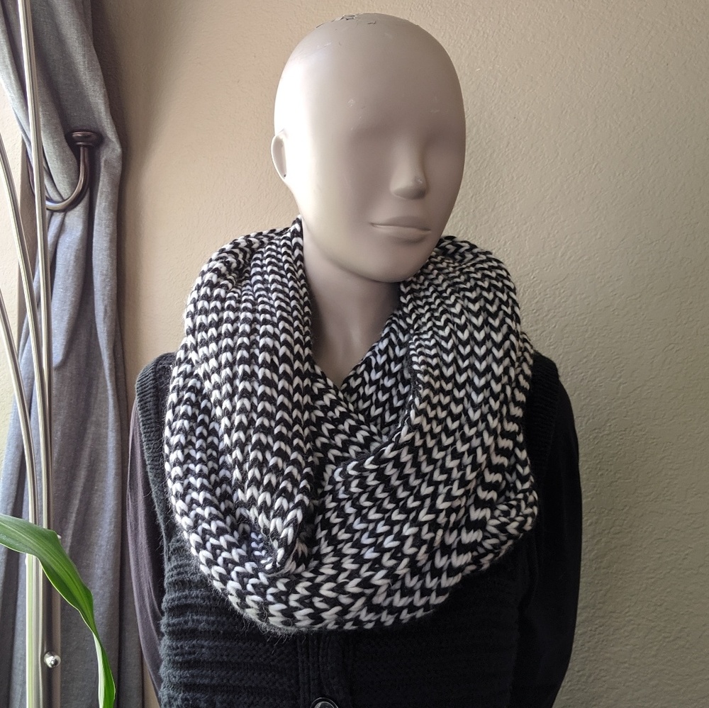 *NWOT* Merona Herringbone Infinity Scarf